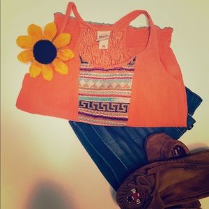 🌸 Adorable coral Aztec pattern crop top
